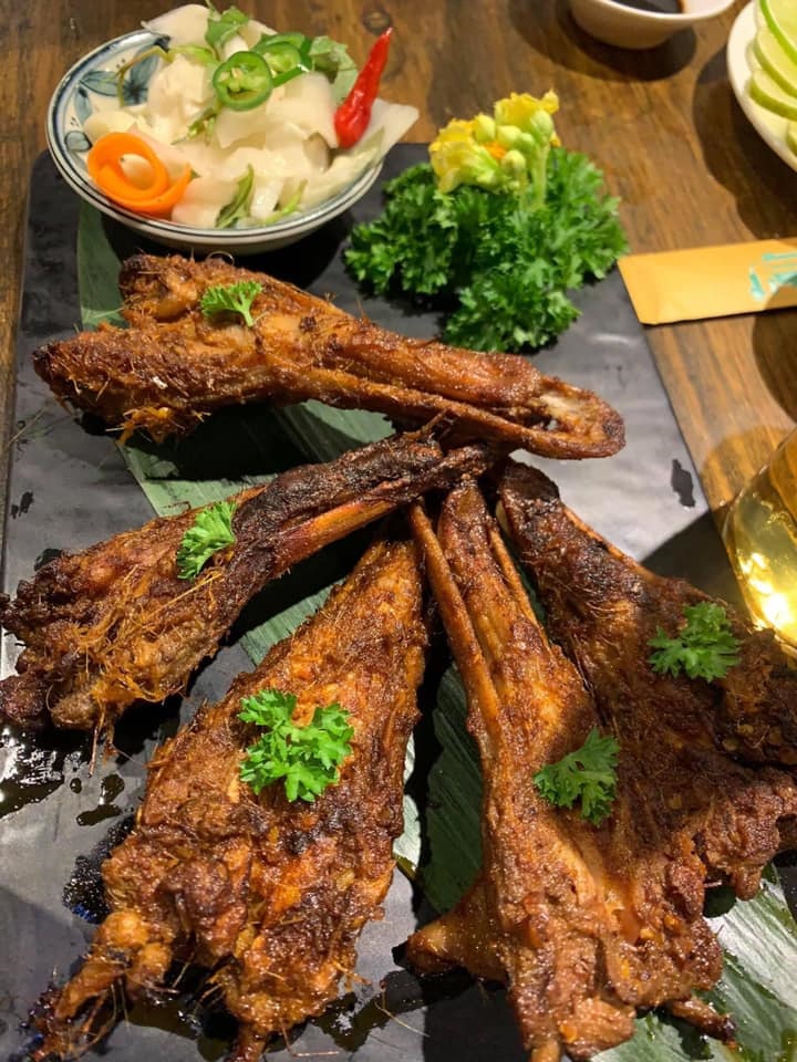 땀 루아 Ẩm thực Tám Lúa (득쫑)