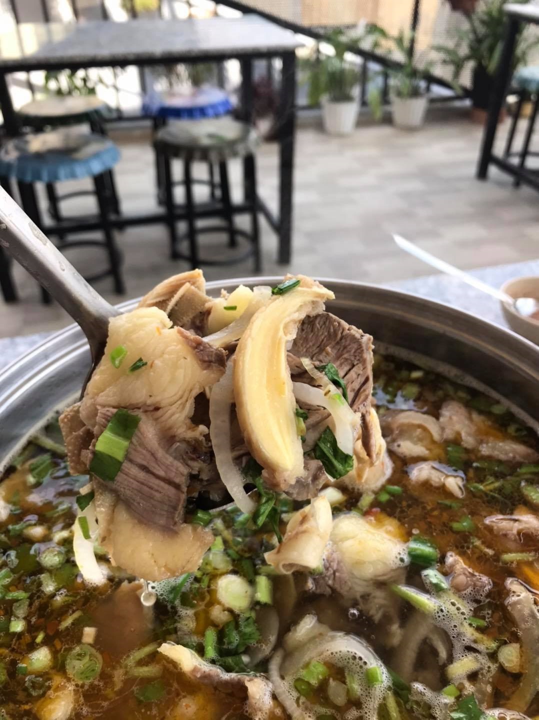럽 보 엇 히엠 Lẩu Bò Ớt Hiểm 달랏