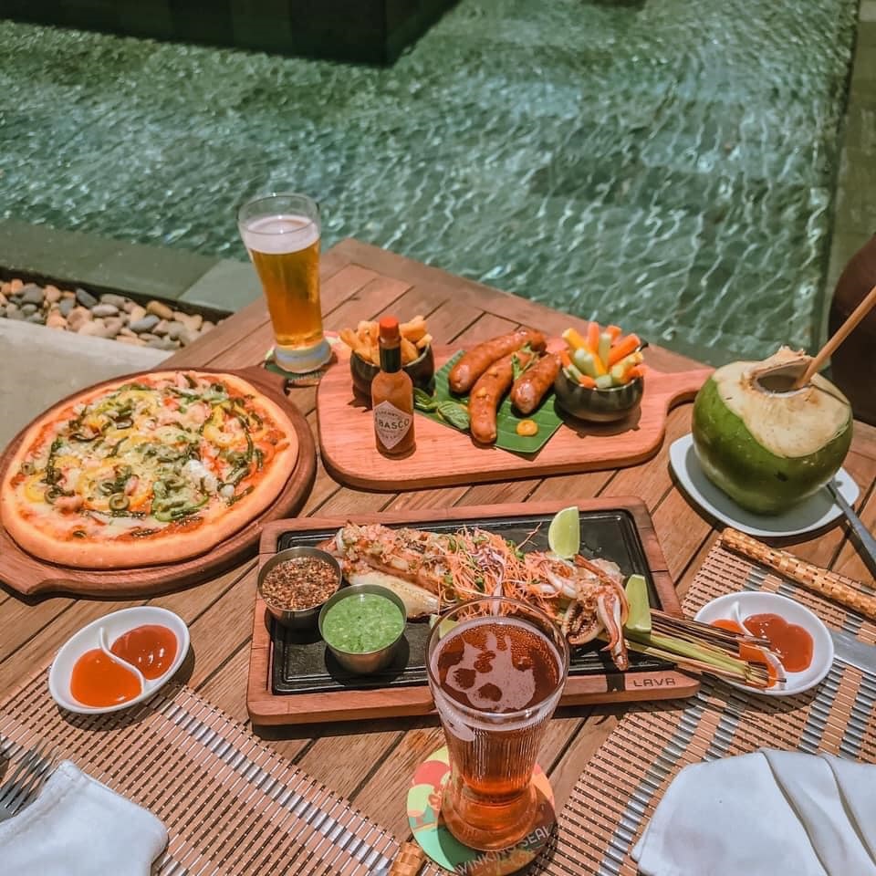 아나 비치 하우스 바 & 레스로탕 예약