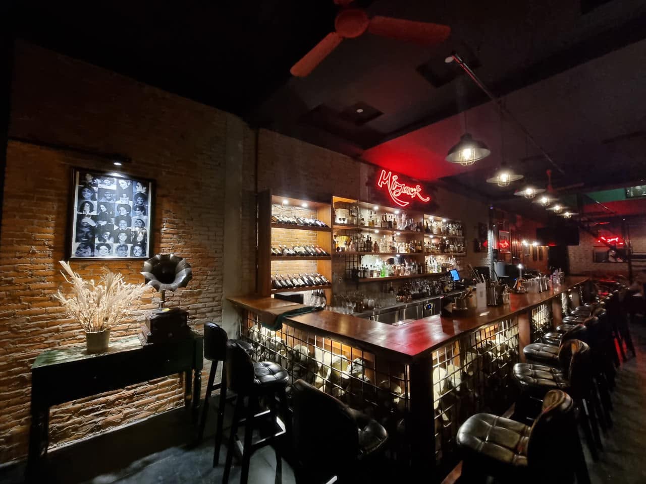 미잭 바 나트랑 (MiJack Bar)