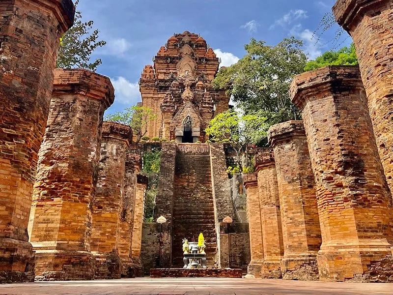 나트랑 포나가르 탑 (Tháp Bà Ponagar)