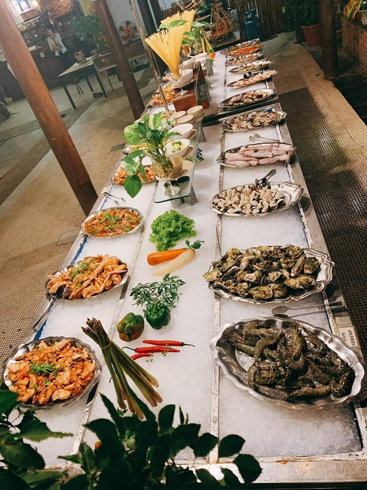 풀 뷔페 예르신 나짱 Pool Buffet Nha Trang