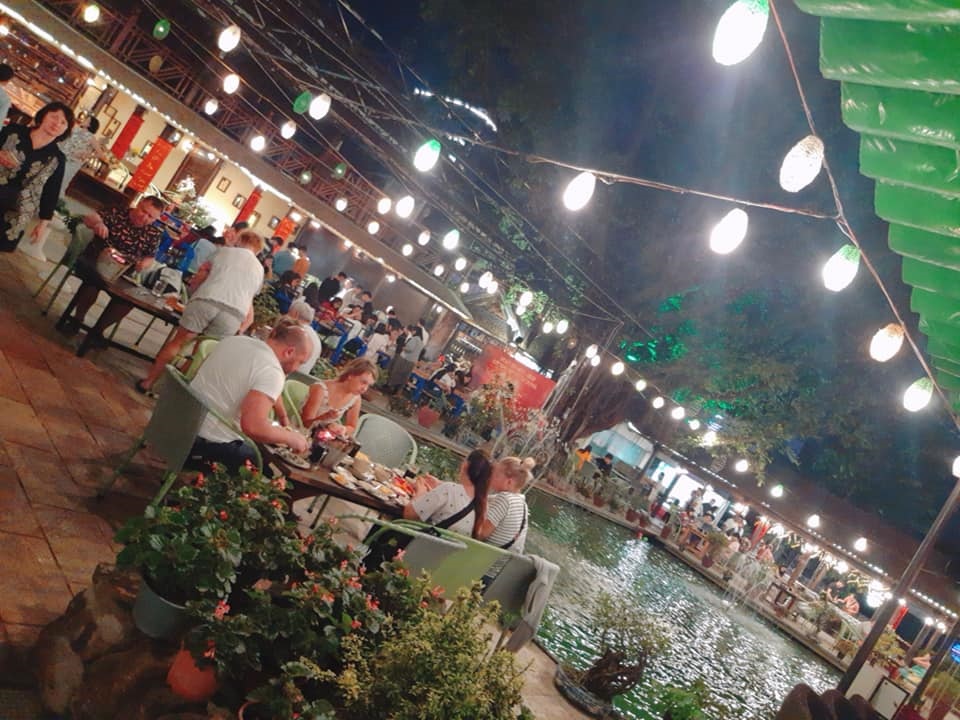 풀 뷔페 예르신 나짱 Pool Buffet Nha Trang