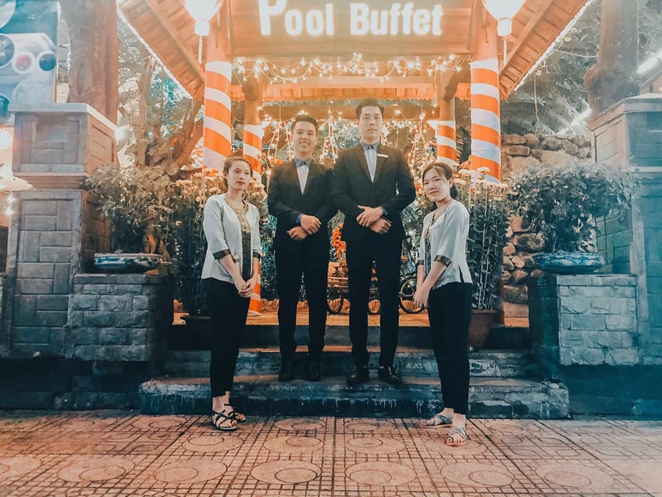 풀 뷔페 예르신 나짱 Pool Buffet Nha Trang