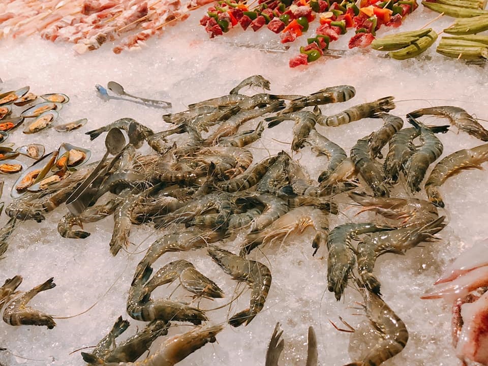 풀 뷔페 예르신 나짱 Pool Buffet Nha Trang