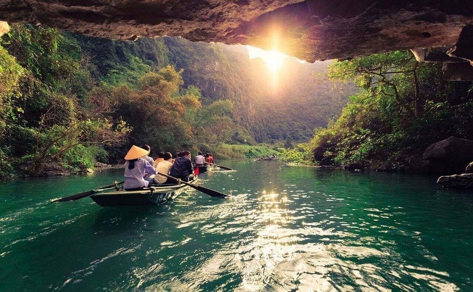 포브스가 선정한 2023년 최고의 여행지 리스트 중 닌빈 Ninh Binh among Forbes list of best places to travel in 2023