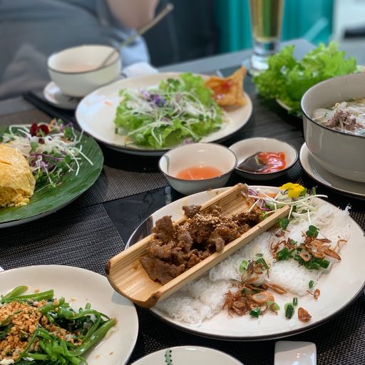 마담프엉 식당 Madam Phuong Restaurant