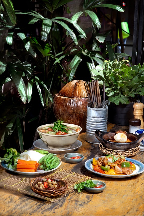 놈놈 식당 Nom Nom Restaurant