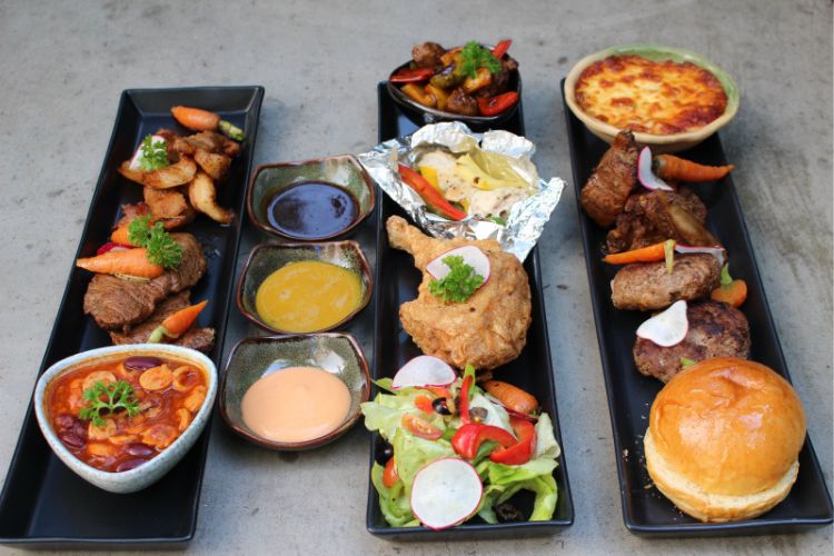 놈놈 식당 Nom Nom Restaurant