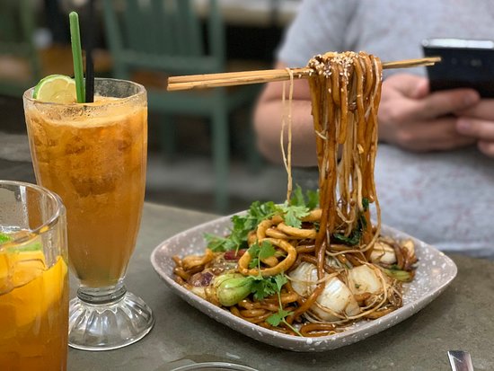 놈놈 식당 Nom Nom Restaurant