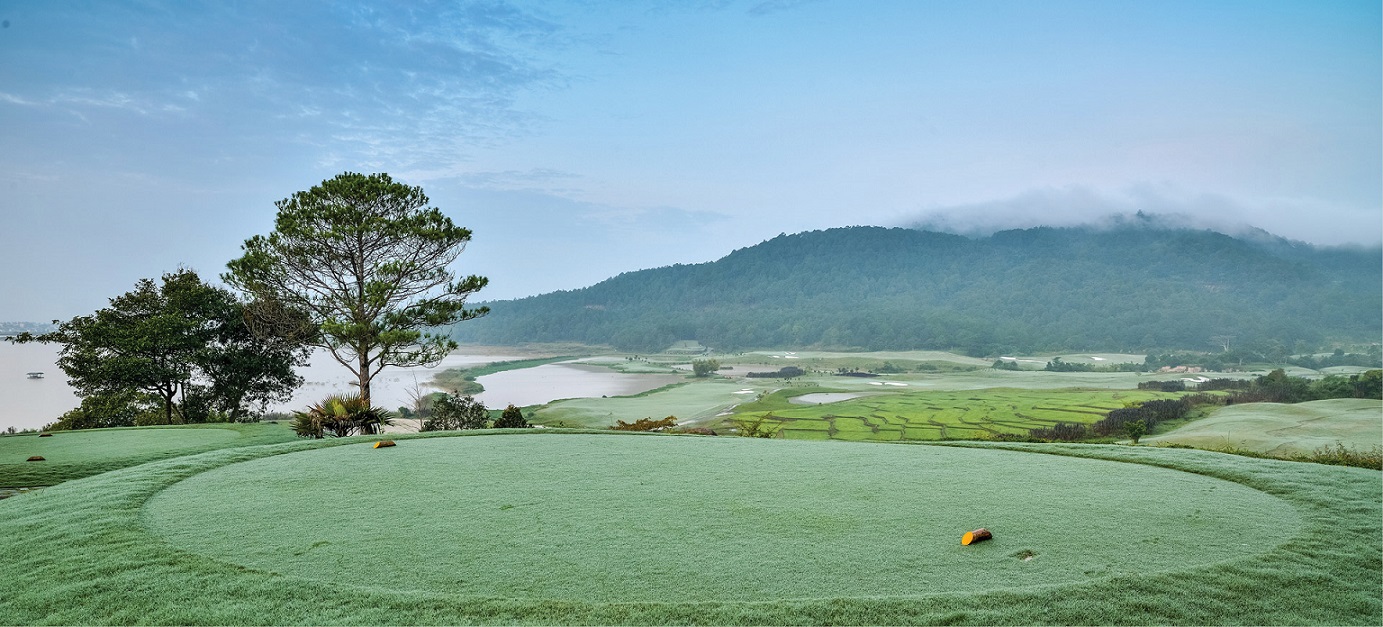 베트남 달랏에 한국인을 위한 동계 골프 렛슨 아카데이에 참가하는 신상품