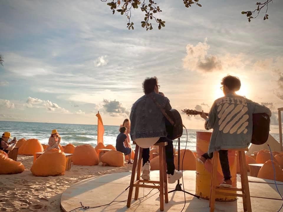 옥센 비치 바 클럽 OCSEN Beach Bar & Club 푸꾸옥