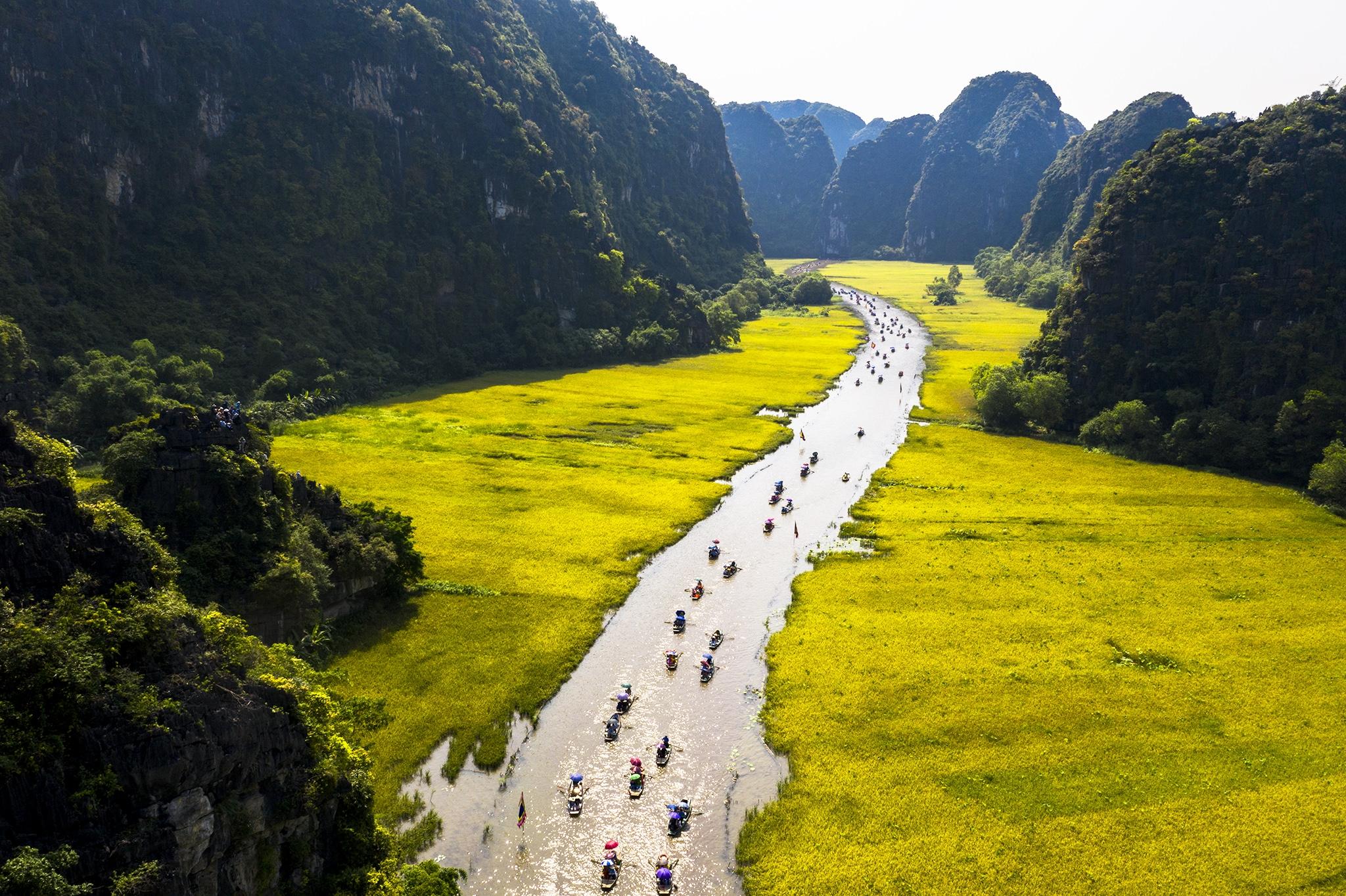 Explore Hoa Lu, Tam Coc, and Mua Cave 1 Day Excursion from Hanoi