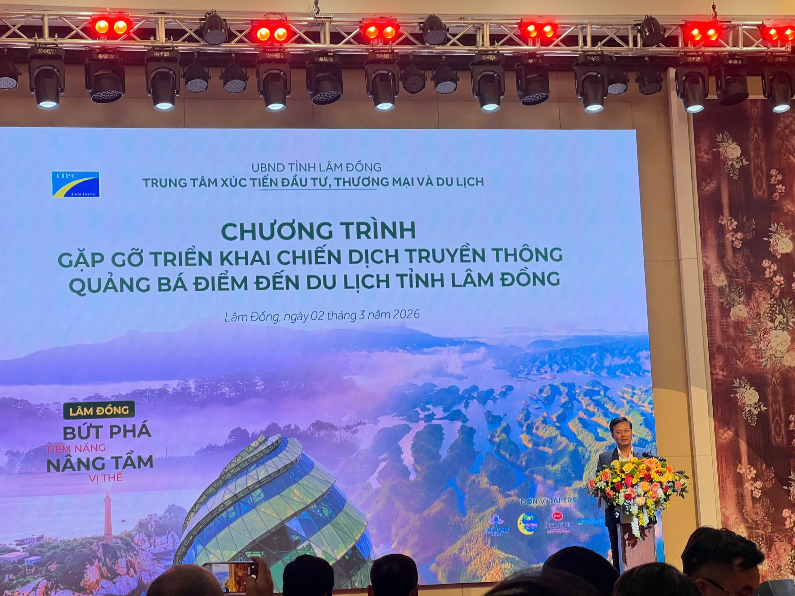 티그룹 리엔크엉 공항 임시 폐쇄 이후 무이네·달랏 관광 홍보 캠페인에 참여하여 기여